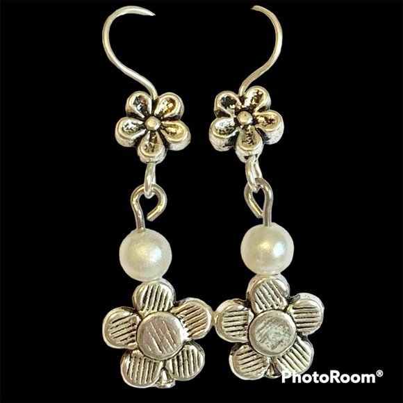 Daisy Flower Earrings Silver Plated Enamel White Glass Pearl Dangle Dainty - Picture 7 of 11